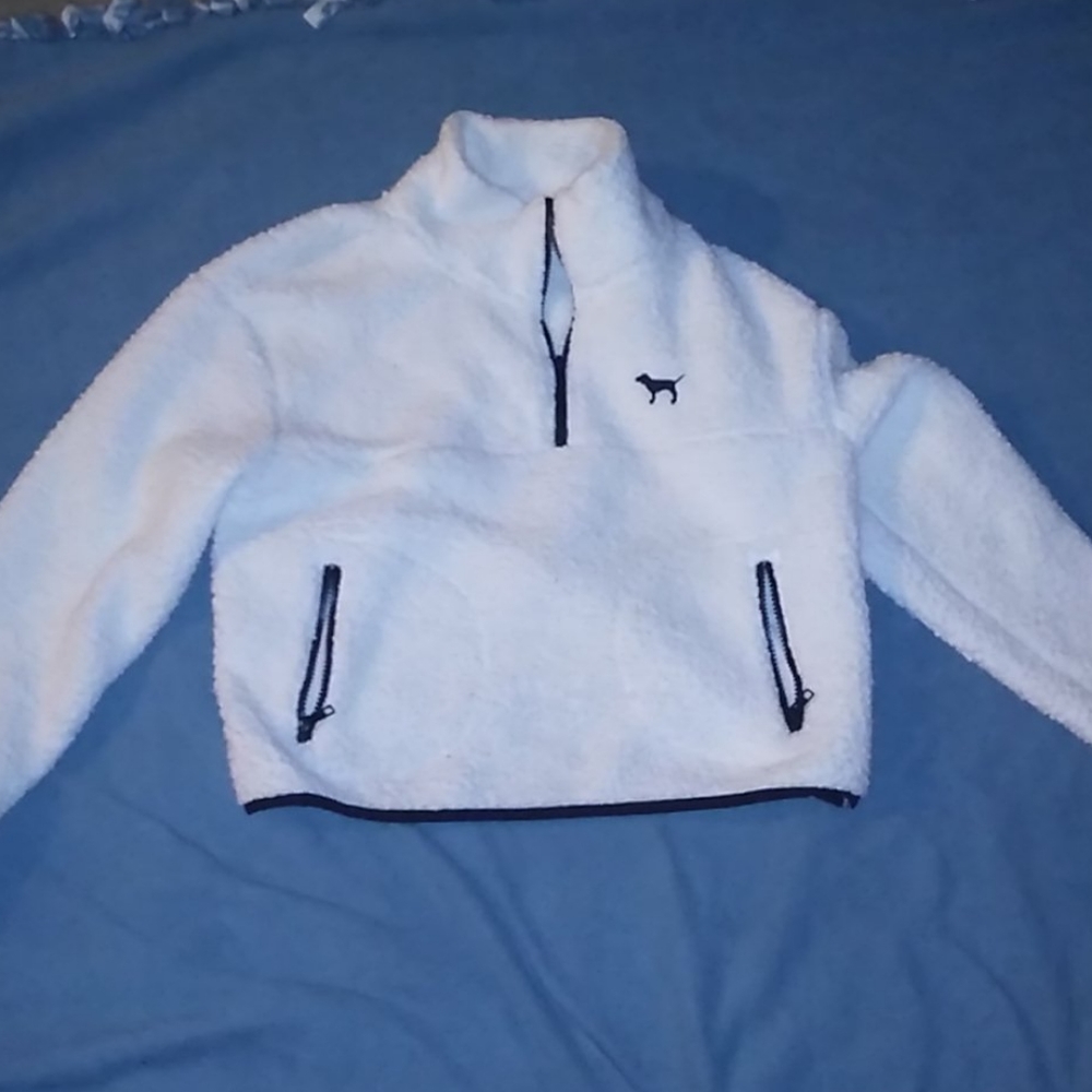 White Sherpa sweatshirt cropped